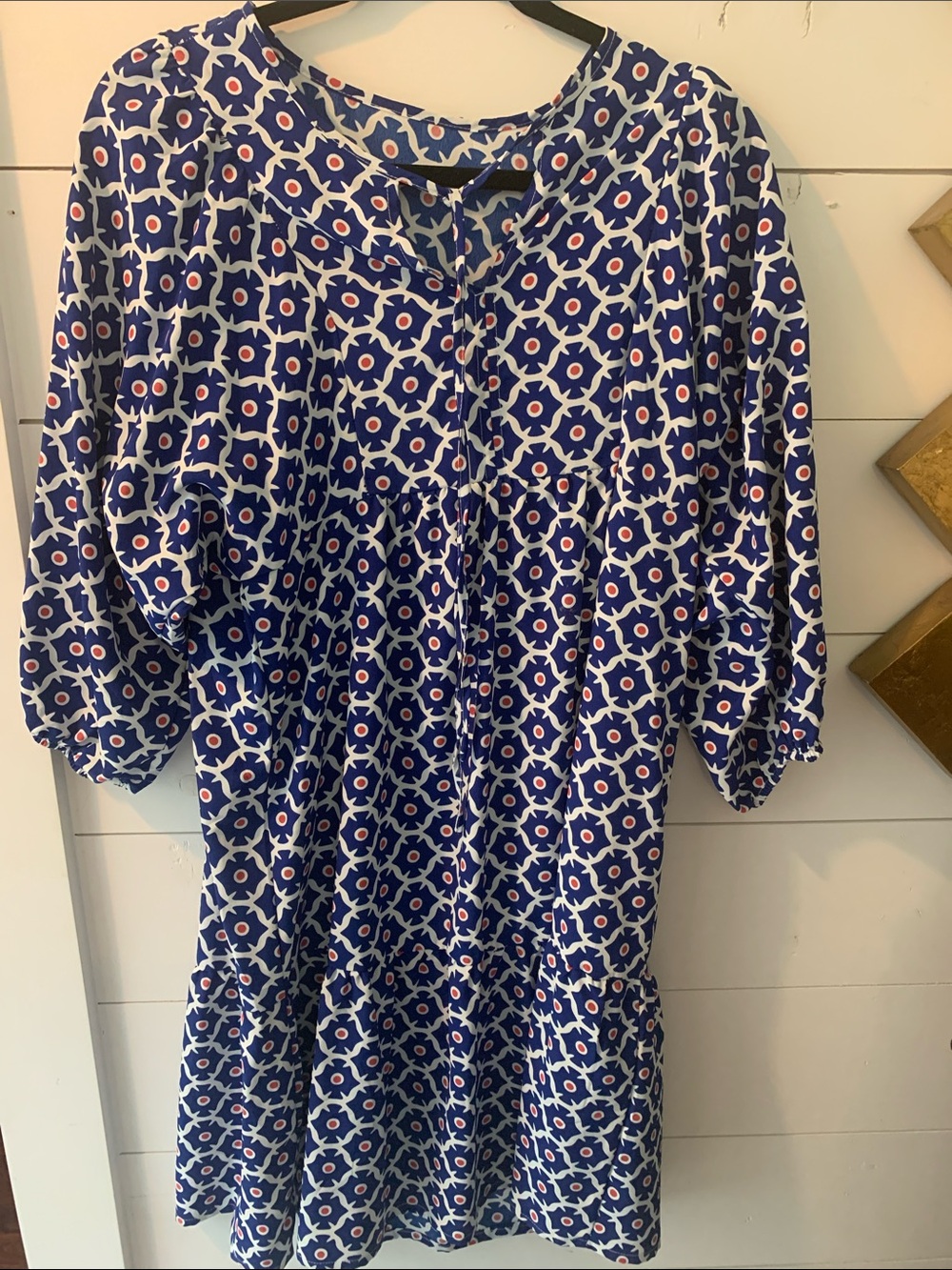 Boho dress. Size small. 37” long. Loose fit. Long sleeves, v neck tie.
